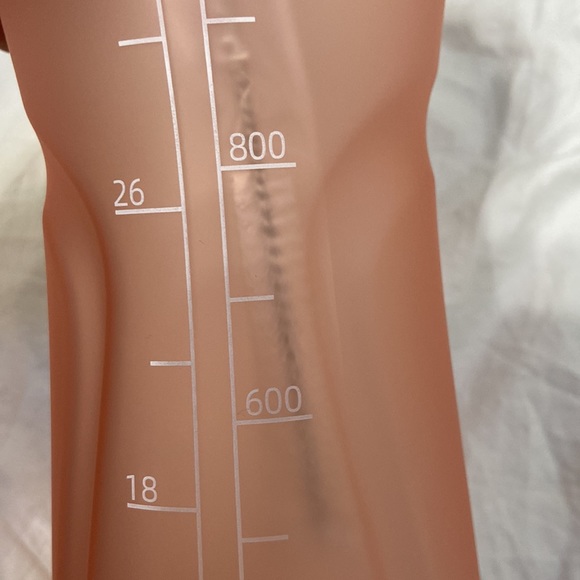 NWT Keepto pink opaque 34 ounce water bottle. Cleaning brush included. One size. - Picture 9 of 10